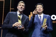 破冰者与守望者 王治郅入选国际篮联名人堂的时代注脚